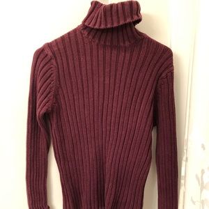 American Eagle Burgundy turtleneck sweater